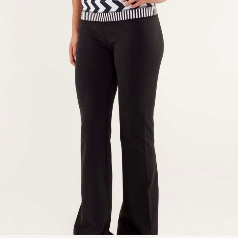 Lululemon Groove Black Arrow Stripe Flare Leg Pant - Picture 2 of 6